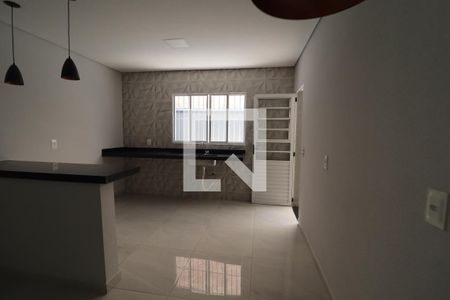 Casa à venda com 132m², 3 quartos e 2 vagas Casa à venda com 132m², 3 quartos e 2 vagasCozinha e Área de Serviço