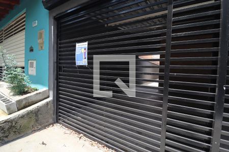 Casa à venda com 132m², 3 quartos e 2 vagas Casa à venda com 132m², 3 quartos e 2 vagasFachada