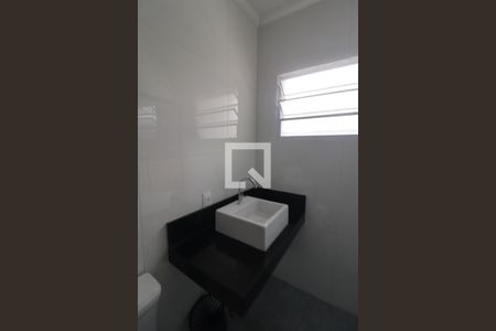 Casa à venda com 132m², 3 quartos e 2 vagas Casa à venda com 132m², 3 quartos e 2 vagasBanheiro