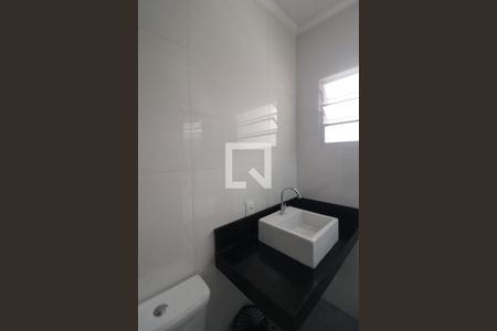 Casa à venda com 132m², 3 quartos e 2 vagas Casa à venda com 132m², 3 quartos e 2 vagasBanheiro