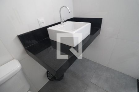 Casa à venda com 132m², 3 quartos e 2 vagas Casa à venda com 132m², 3 quartos e 2 vagasBanheiro