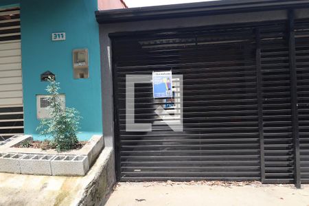 Casa à venda com 132m², 3 quartos e 2 vagas Casa à venda com 132m², 3 quartos e 2 vagasFachada