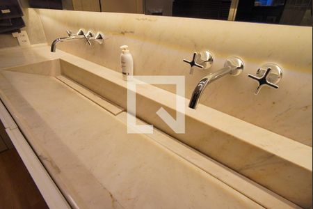 Casa à venda com 453m², 4 quartos e 4 vagasBanheiro da Suíte 3 - Segundo Andar