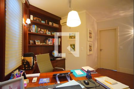 Casa à venda com 453m², 4 quartos e 4 vagasEscritório - Segundo Andar