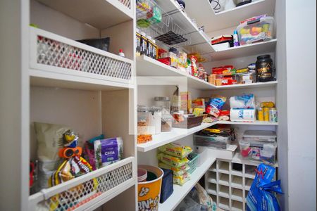 Casa à venda com 453m², 4 quartos e 4 vagasDespensa