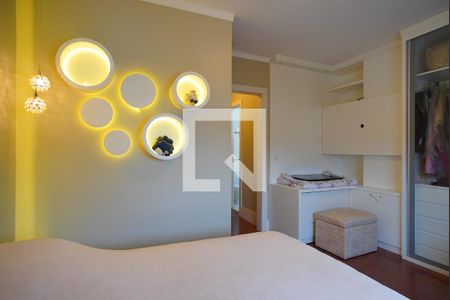 Casa à venda com 453m², 4 quartos e 4 vagasSuíte 1 - Segundo Andar