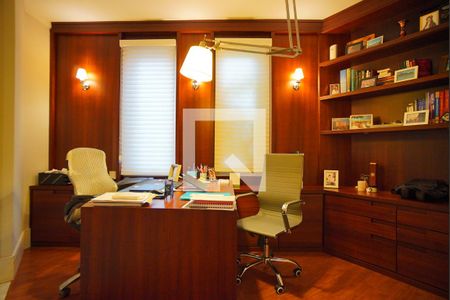 Casa à venda com 453m², 4 quartos e 4 vagasEscritório - Segundo Andar