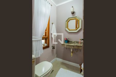 Casa de condomínio à venda com 238m², 3 quartos e 2 vagasLavabo