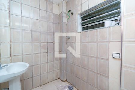 Banheiro de kitnet/studio para alugar com 1 quarto, 25m² em Liberdade, São Paulo