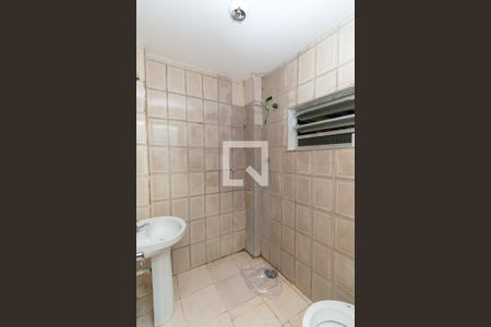 Banheiro de kitnet/studio para alugar com 1 quarto, 25m² em Liberdade, São Paulo