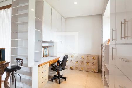 Casa de condomínio para alugar com 300m², 2 quartos e 4 vagasEscritório