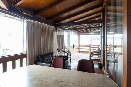 Casa de condomínio para alugar com 300m², 2 quartos e 4 vagasVaranda suite 2