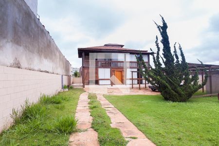 Casa de condomínio para alugar com 300m², 2 quartos e 4 vagasFachada