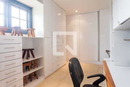 Casa de condomínio para alugar com 300m², 2 quartos e 4 vagasEscritório