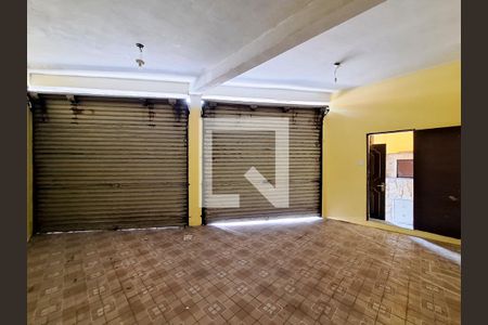 Casa à venda com 225m², 3 quartos e 2 vagas Casa à venda com 225m², 3 quartos e 2 vagasGaragem