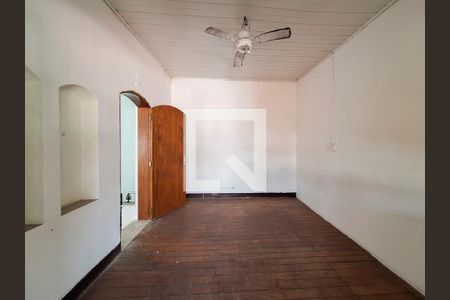 Casa à venda com 225m², 3 quartos e 2 vagas Casa à venda com 225m², 3 quartos e 2 vagasSala