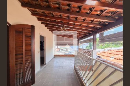 Casa à venda com 225m², 3 quartos e 2 vagas Casa à venda com 225m², 3 quartos e 2 vagasVaranda Sala