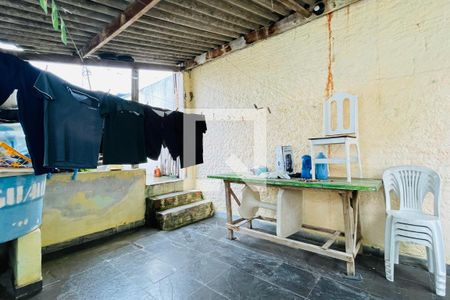 Casa à venda com 100m², 2 quartos e 2 vagas Casa à venda com 100m², 2 quartos e 2 vagasÁrea de Serviço