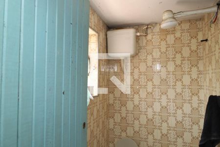 Casa à venda com 350m², 2 quartos e 6 vagasPorão - Banheiro