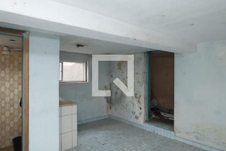 Casa à venda com 350m², 2 quartos e 6 vagasPorão