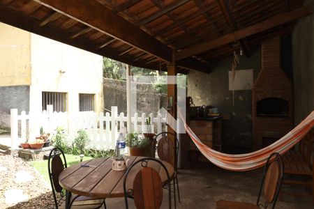 Casa à venda com 350m², 2 quartos e 6 vagasQuintal - Área da churrasqueira