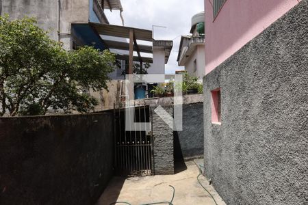 Casa à venda com 350m², 2 quartos e 6 vagasQuintal
