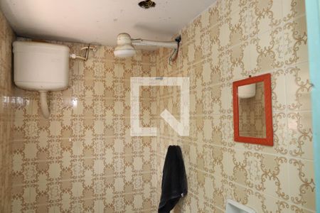 Casa à venda com 350m², 2 quartos e 6 vagasPorão - Banheiro