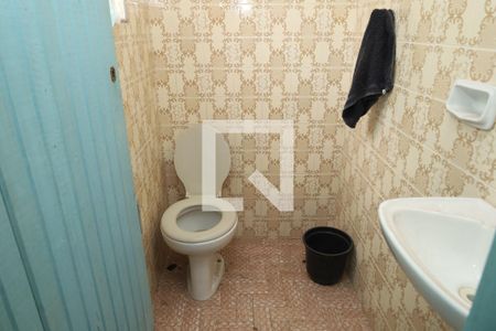 Casa à venda com 350m², 2 quartos e 6 vagasPorão - Banheiro