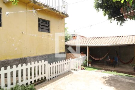 Casa à venda com 350m², 2 quartos e 6 vagasQuintal