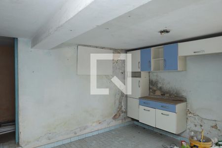 Casa à venda com 350m², 2 quartos e 6 vagasPorão