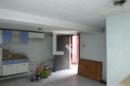 Casa à venda com 350m², 2 quartos e 6 vagasPorão