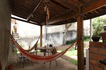 Casa à venda com 350m², 2 quartos e 6 vagasQuintal - Área da churrasqueira