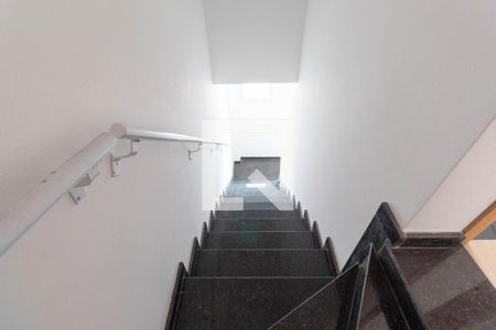 Casa de condomínio à venda com 118m², 2 quartos e 2 vagasEscada