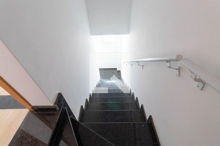 Casa de condomínio à venda com 118m², 2 quartos e 2 vagasEscada