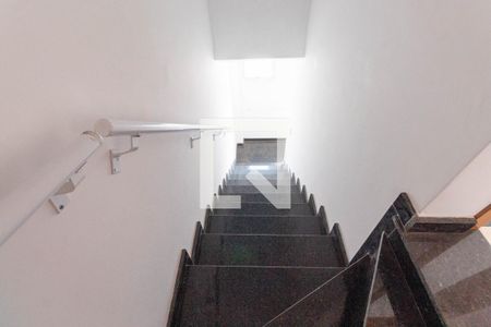 Casa de condomínio à venda com 118m², 2 quartos e 2 vagasEscada