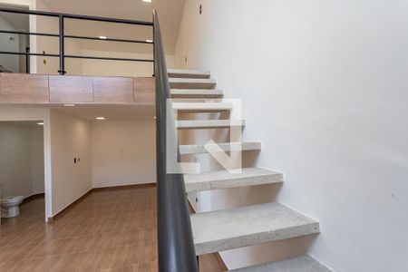 Escada de apartamento para alugar com 1 quarto, 55m² em Centro, Diadema