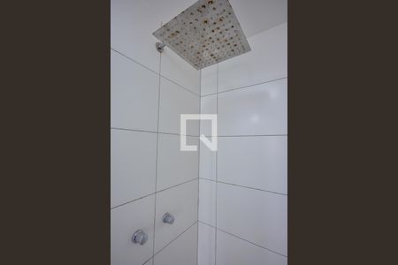 Apartamento à venda com 49m², 2 quartos e 1 vaga Apartamento à venda com 49m², 2 quartos e 1 vagaChuveiro do Banheiro