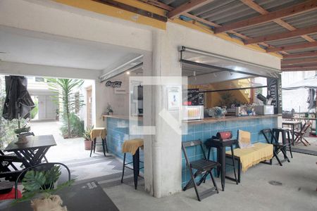 Casa à venda com 647m², 3 quartos e 5 vagasBar