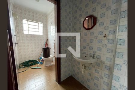 Casa à venda com 357m², 4 quartos e 5 vagasBanheiro de serviço