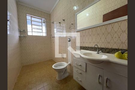 Casa à venda com 357m², 4 quartos e 5 vagasBanheiro Social