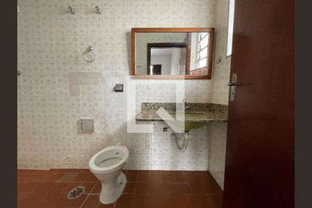 Casa à venda com 357m², 4 quartos e 5 vagasBanheiro da Suíte 2