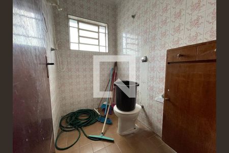 Casa à venda com 357m², 4 quartos e 5 vagasBanheiro de serviço