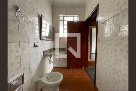 Casa à venda com 357m², 4 quartos e 5 vagasBanheiro da Suíte 2