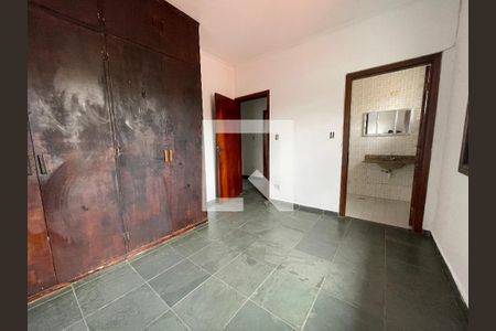 Casa à venda com 357m², 4 quartos e 5 vagasSuíte 1