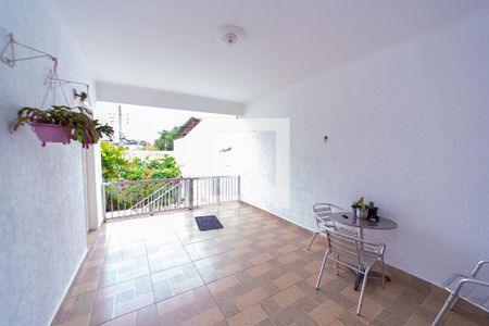 Casa à venda com 280m², 4 quartos e 5 vagas Casa à venda com 280m², 4 quartos e 5 vagasEntrada