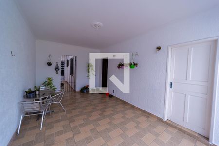 Casa à venda com 280m², 4 quartos e 5 vagas Casa à venda com 280m², 4 quartos e 5 vagasEntrada