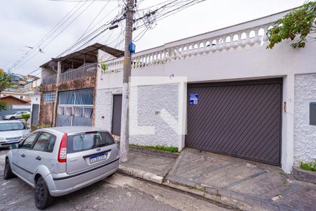 Casa à venda com 280m², 4 quartos e 5 vagas Casa à venda com 280m², 4 quartos e 5 vagasFachada