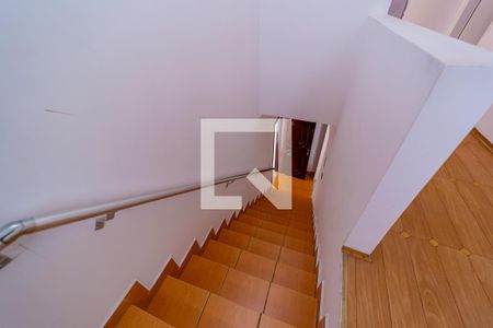 Casa à venda com 280m², 4 quartos e 5 vagas Casa à venda com 280m², 4 quartos e 5 vagasEscada