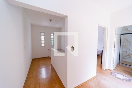Casa à venda com 280m², 4 quartos e 5 vagas Casa à venda com 280m², 4 quartos e 5 vagascorredor