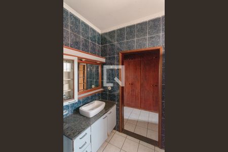 Casa para alugar com 450m², 4 quartos e 8 vagasBanheiro da Suíte 1